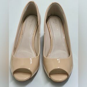 Women's 5.5 B Cole Haan Sadie Nude Beige Peep Toe Patent Leather Wedge Shoes